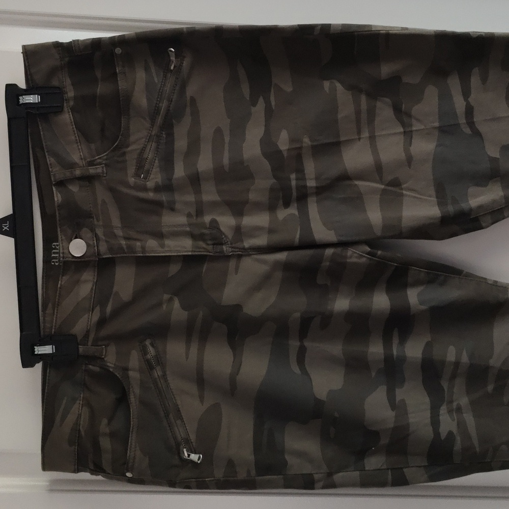 A.n.a camouflage skinny stretchy pants NWOT - Picture 3 of 4